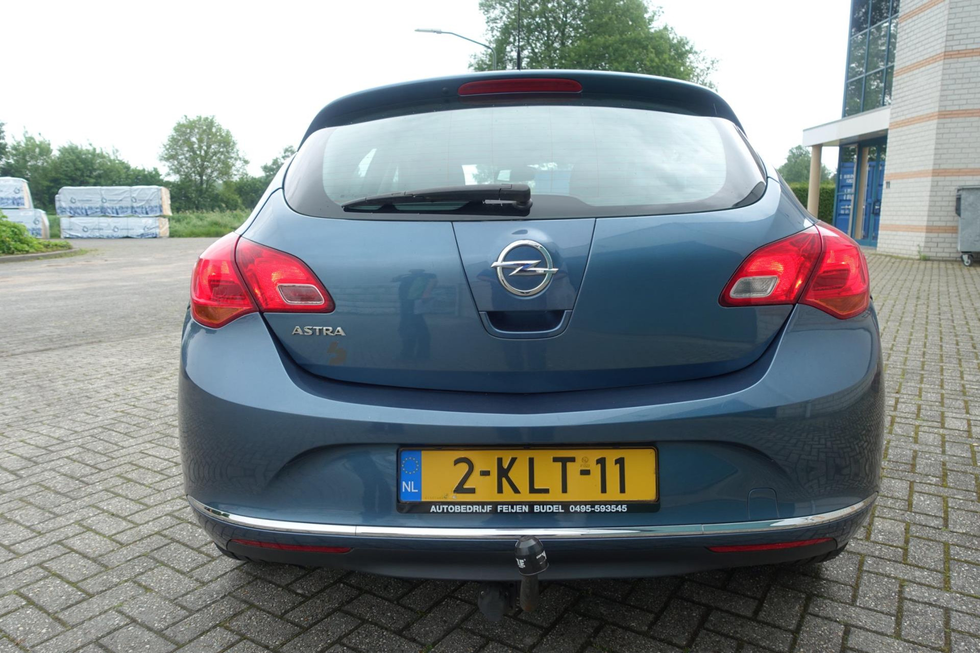 38418457-6.jpg