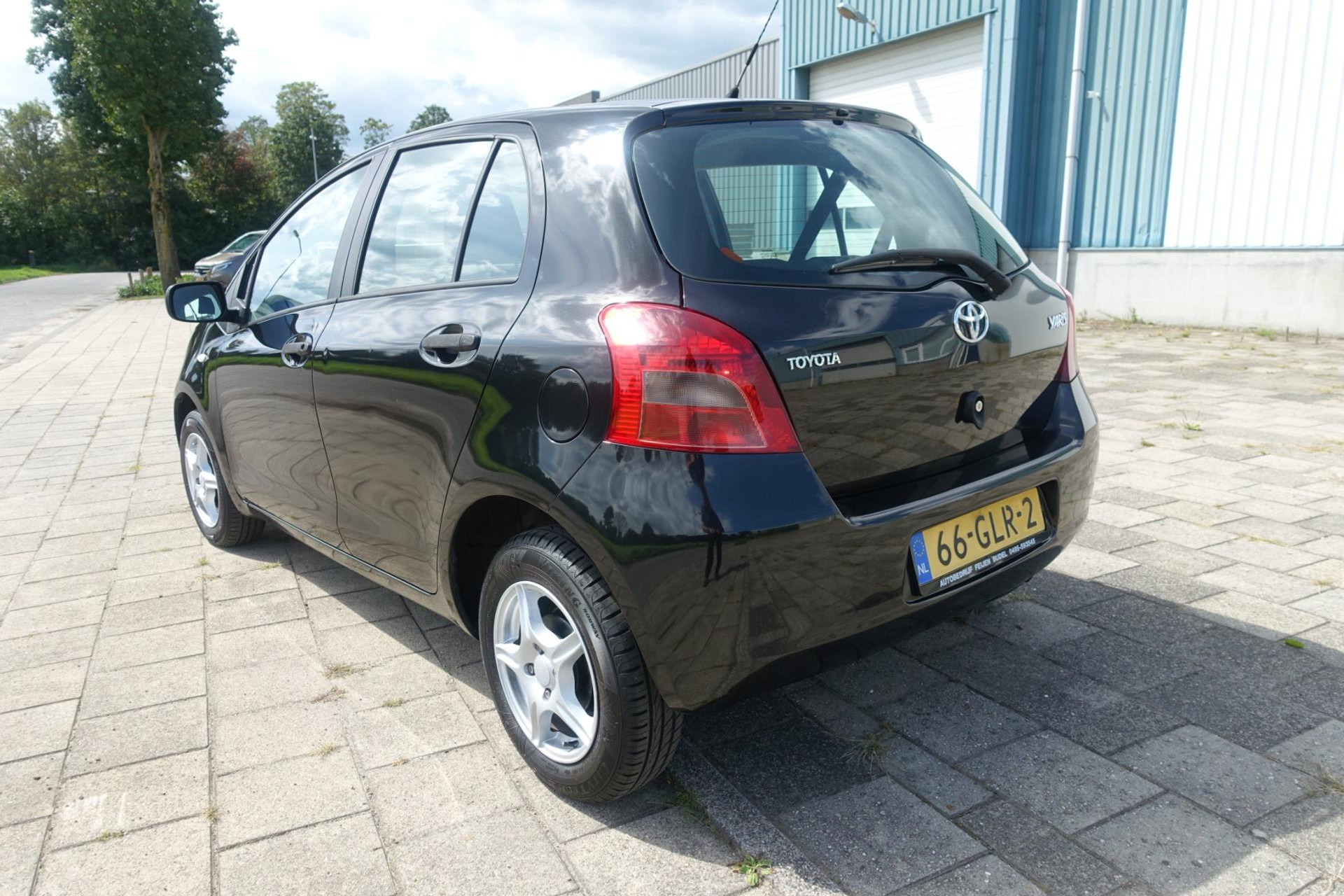 39864526-5.jpg