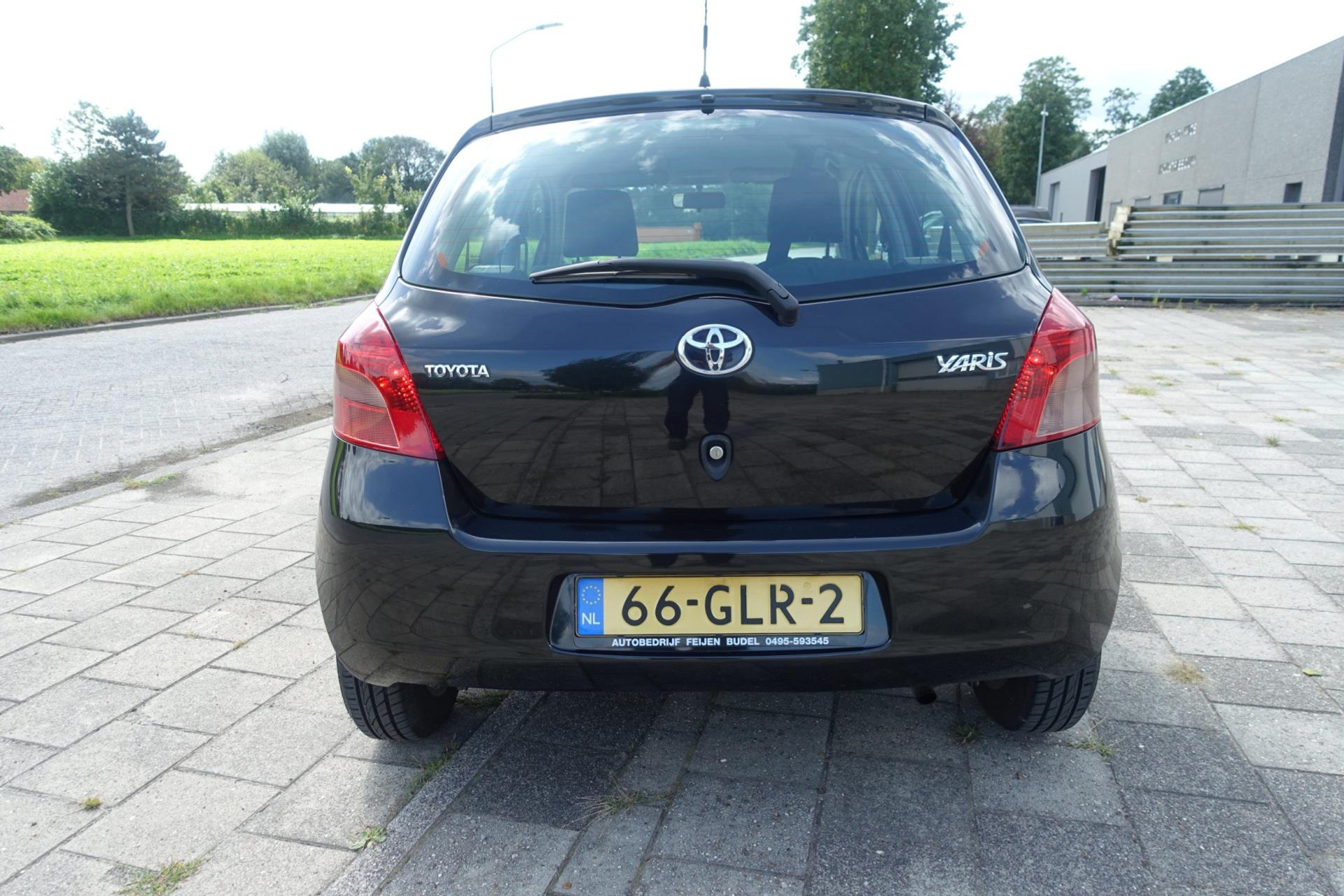 39864526-6.jpg