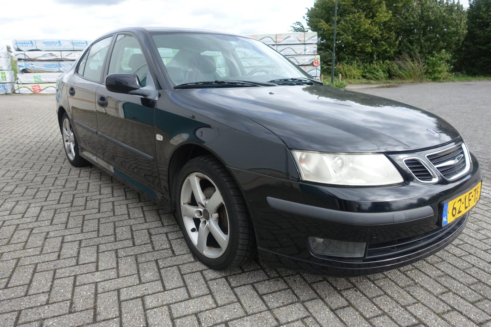 40786225-2.jpg