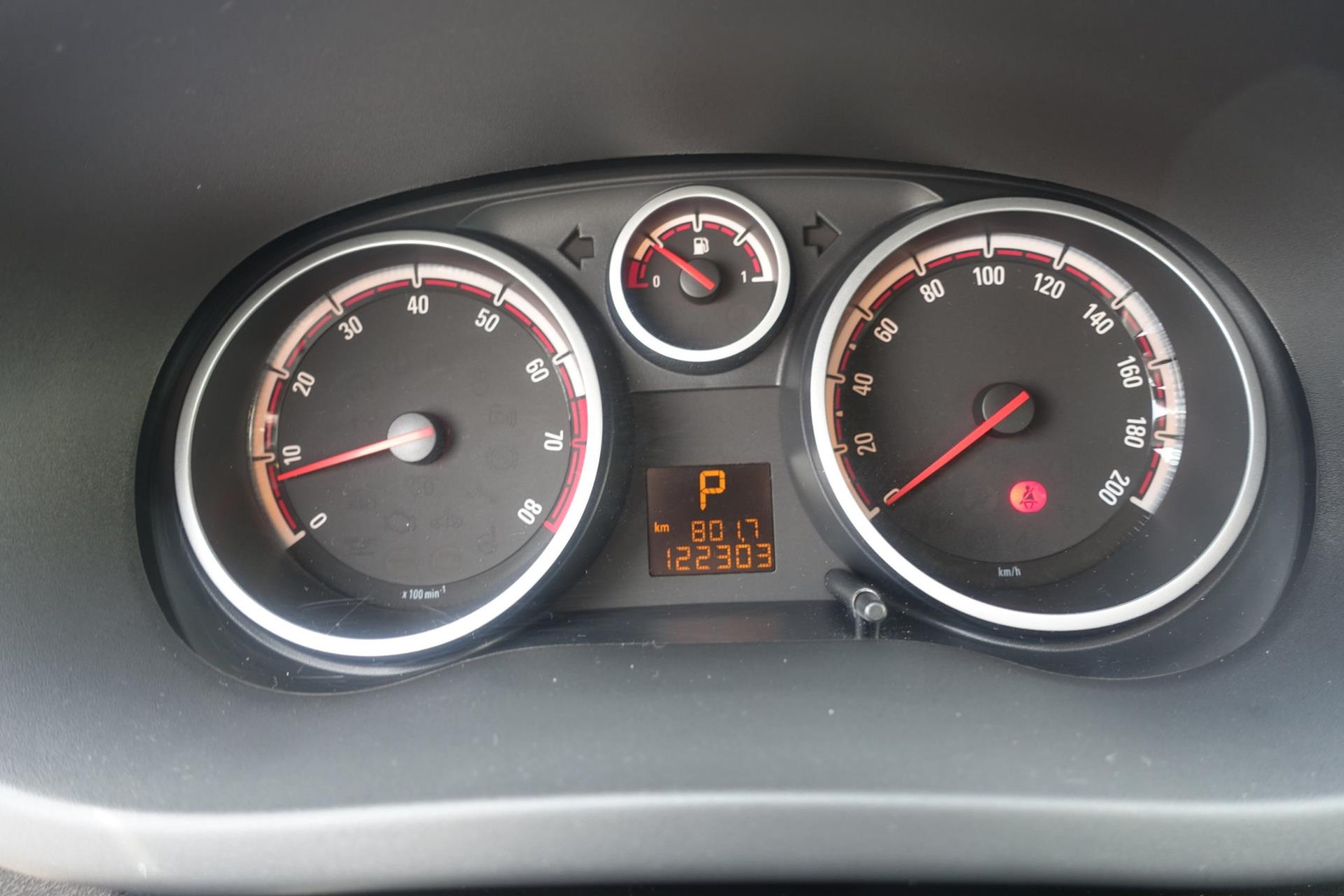 44710213-20.jpg