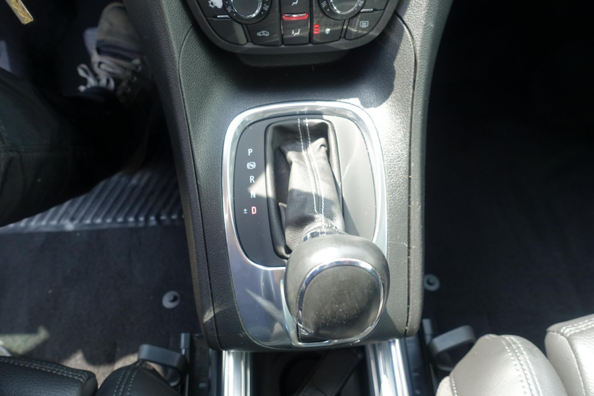 44710245-14.jpg