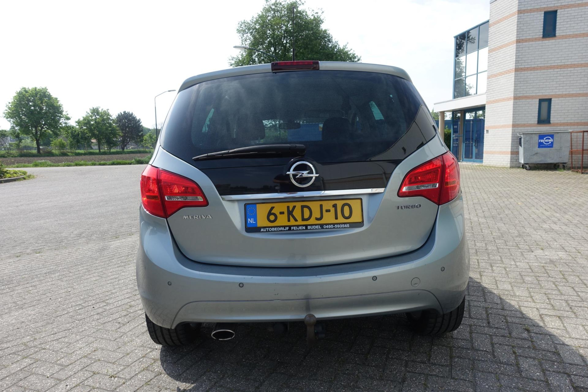 44710245-6.jpg