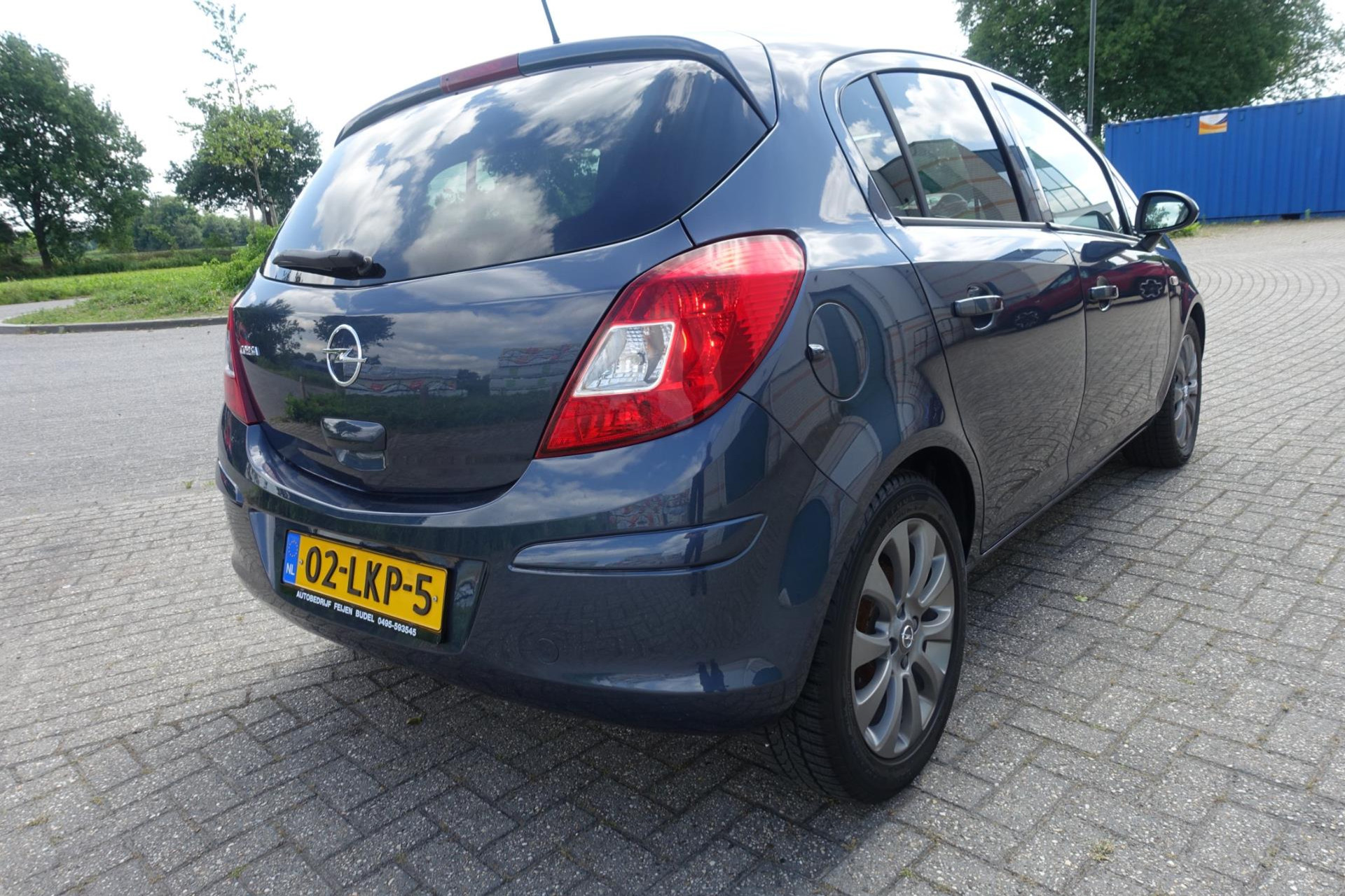 45585822-7.jpg