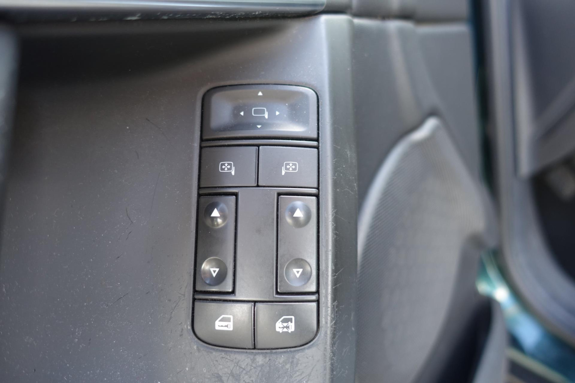 47333526-10.jpg