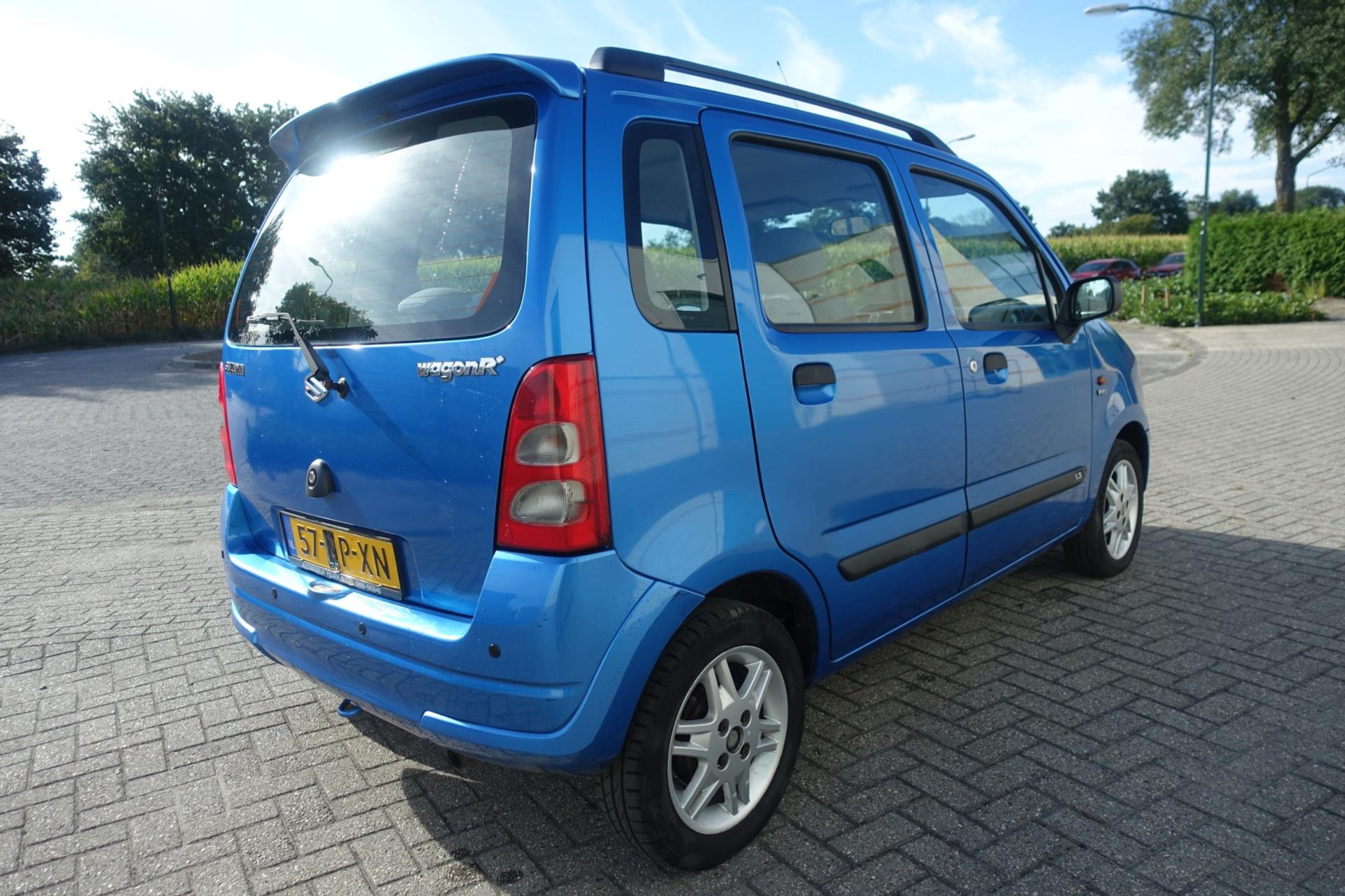 47356996-7.jpg