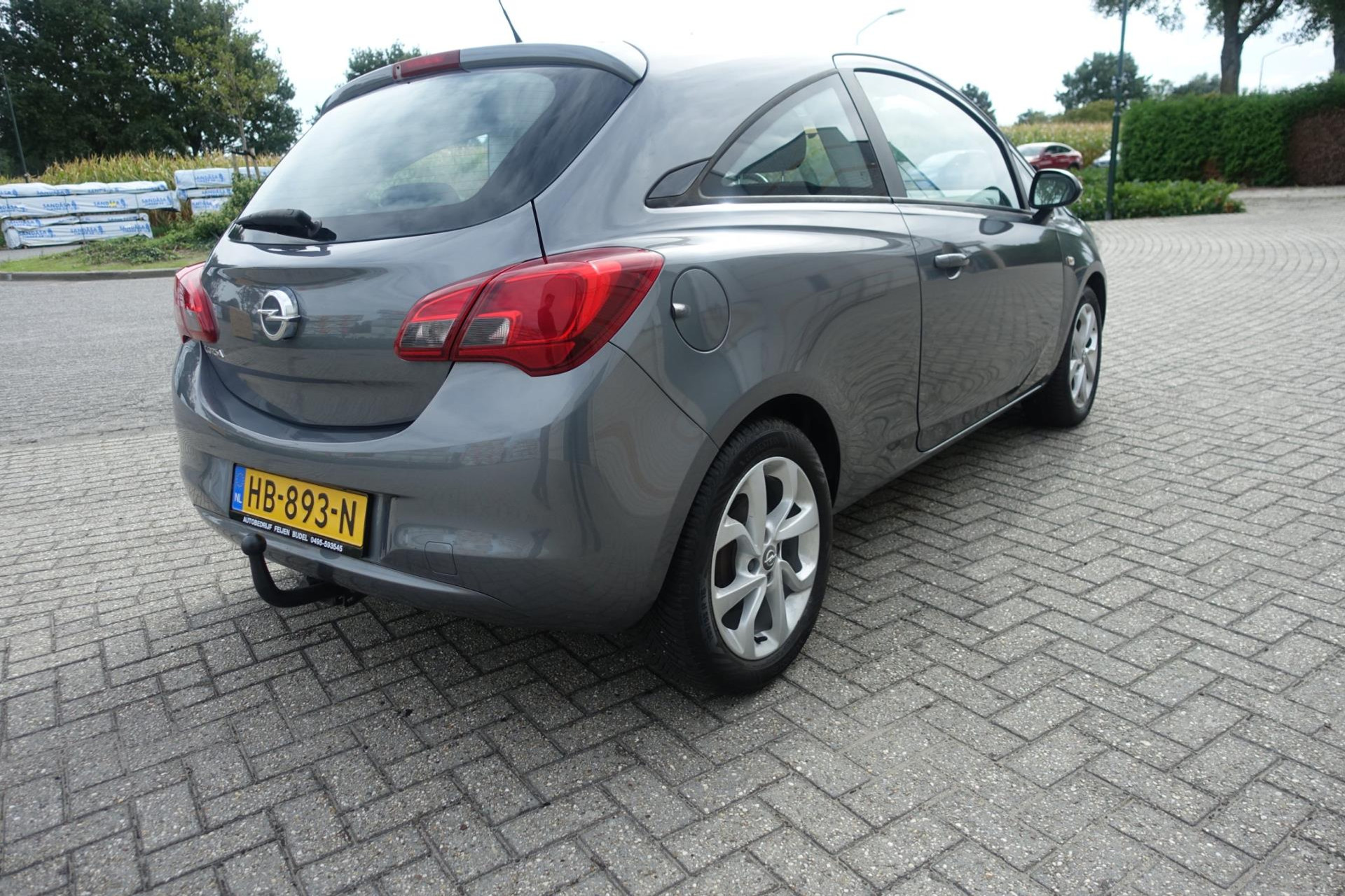 47874077-7.jpg
