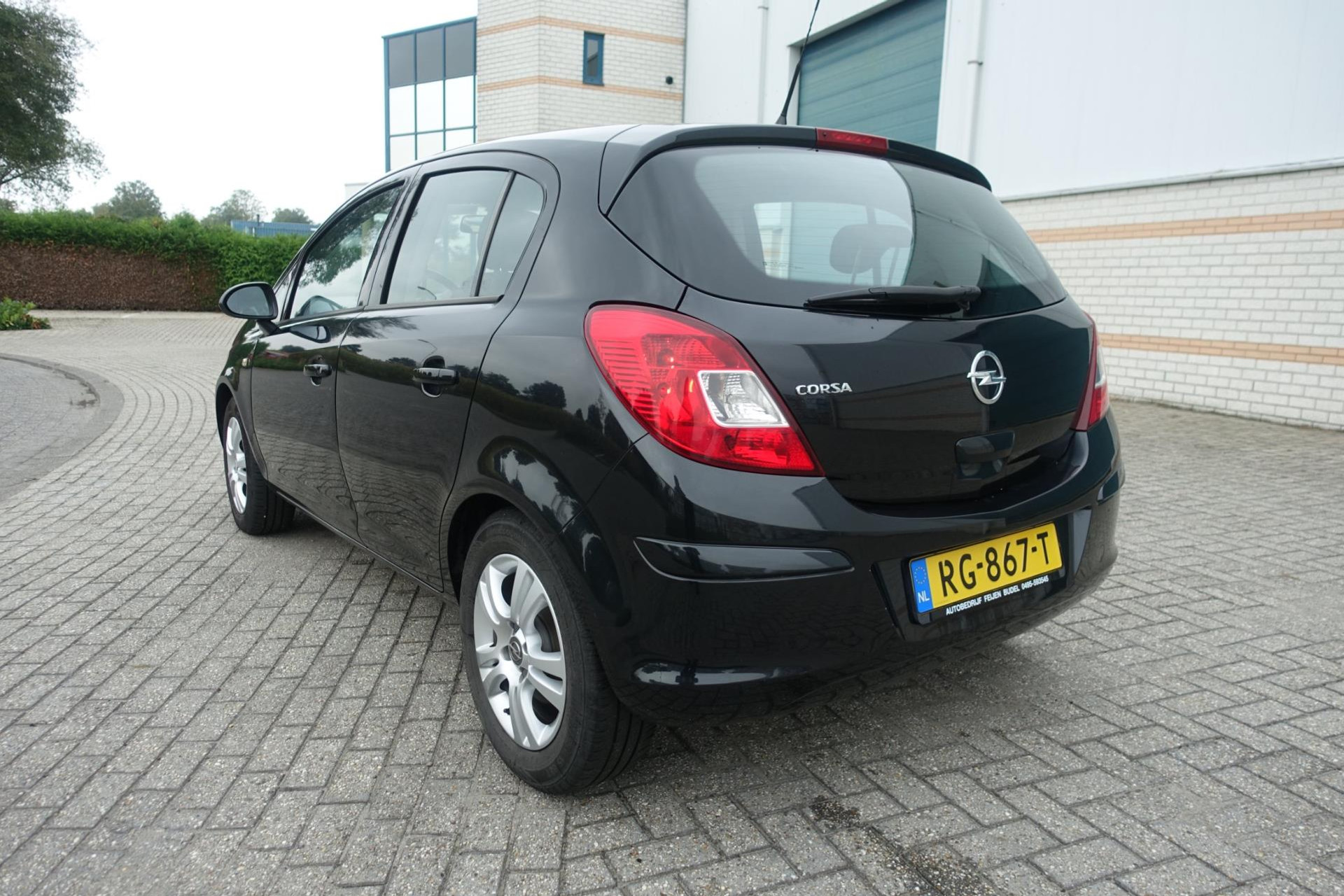 47975647-5.jpg