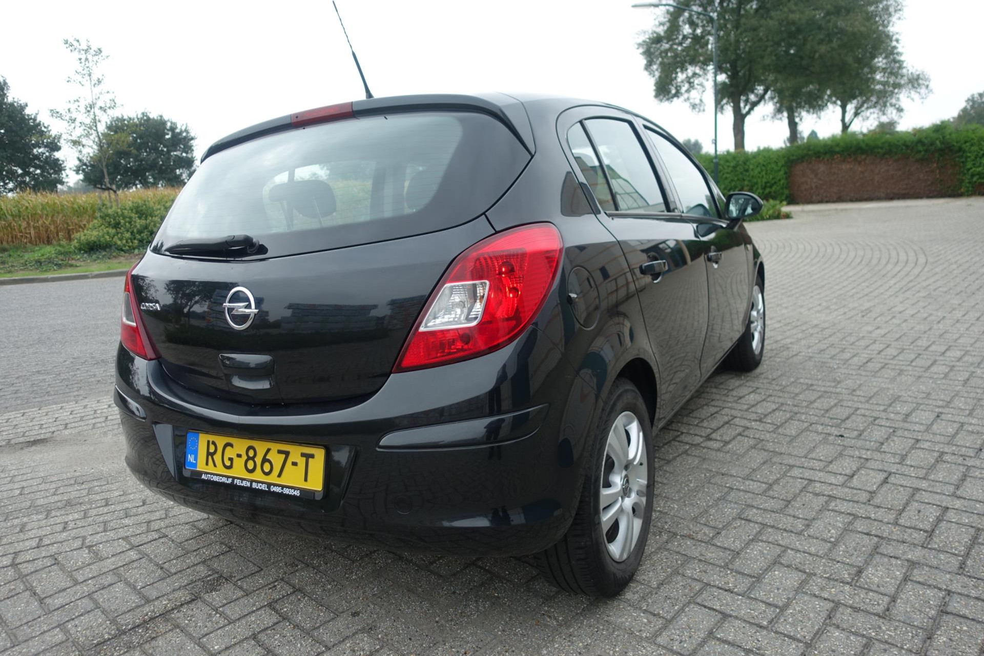 47975647-7.jpg