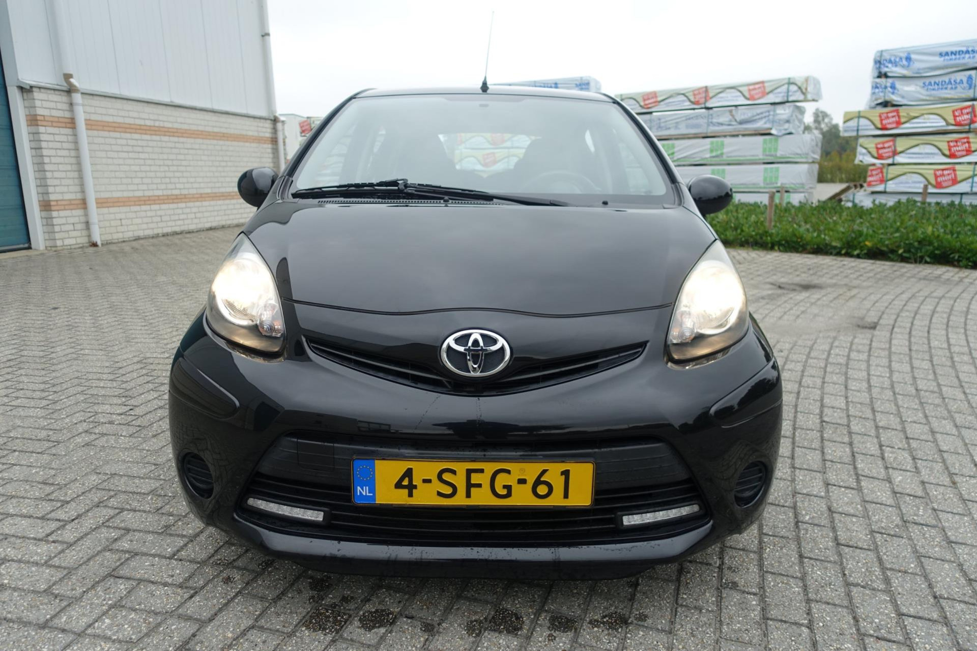 48064945-1.jpg